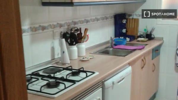 Apartamento de 2 dormitorios en alquiler en Alicante, Alicante