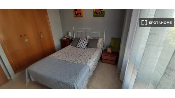 Apartamento de 2 dormitorios en alquiler en Alicante, Alicante