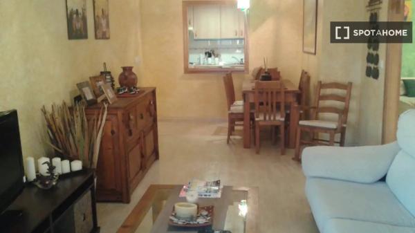 Apartamento de 2 dormitorios en alquiler en Alicante, Alicante