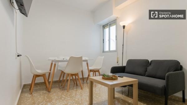 Se alquila habitación en piso de 5 habitaciones en Jesús, Valencia