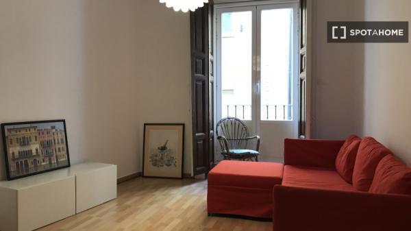 Apartamento de 3 dormitorios en alquiler en Lavapiés, Madrid