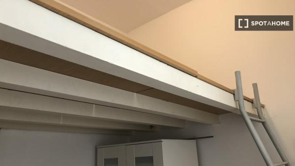 Apartamento de 3 dormitorios en alquiler en Lavapiés, Madrid