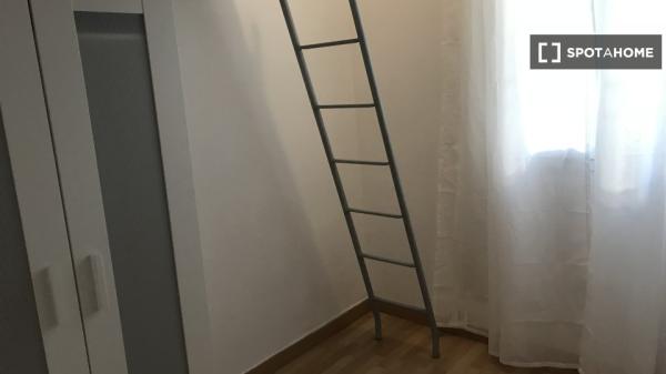 Apartamento de 3 dormitorios en alquiler en Lavapiés, Madrid