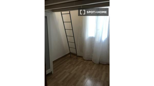 Apartamento de 3 dormitorios en alquiler en Lavapiés, Madrid