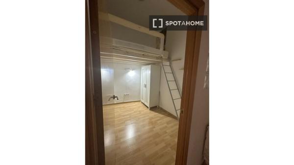 Apartamento de 3 dormitorios en alquiler en Lavapiés, Madrid