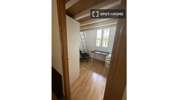 Apartamento de 3 dormitorios en alquiler en Lavapiés, Madrid