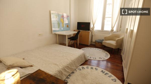 Zimmer zu vermieten in 5-Zimmer-Wohnung in Abando, Bilbao