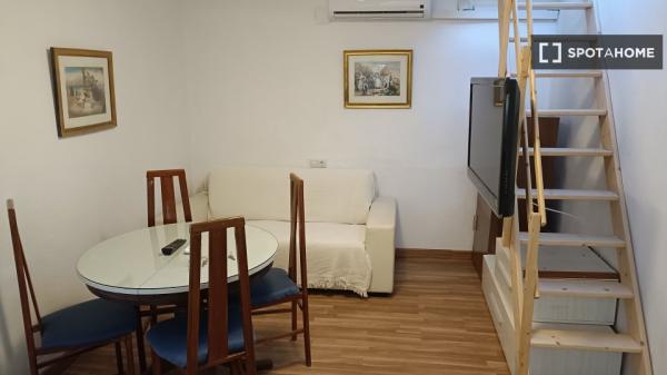 Apartamento de 2 habitaciones en alquiler en Rochelambert, Sevilla