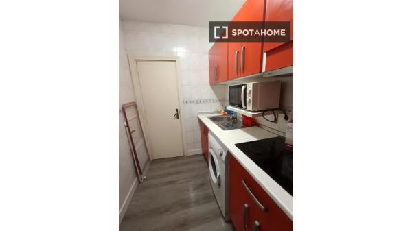 Se alquila habitación en piso compartido en Madrid