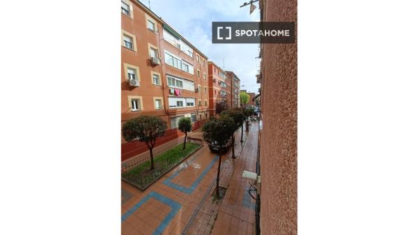 Se alquila habitación en piso compartido en Madrid