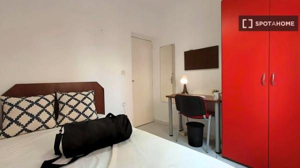 Se alquila habitación en piso compartido en Madrid