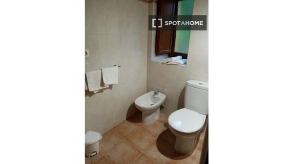 Quarto em apartamento compartilhado em Ubiarco