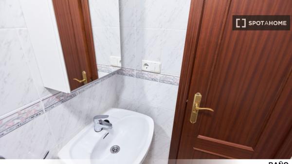 Alquiler de habitaciones en piso de 3 dormitorios en Sevilla