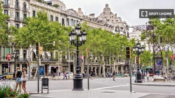 Apartamento entero de 2 dormitorios en Barcelona.