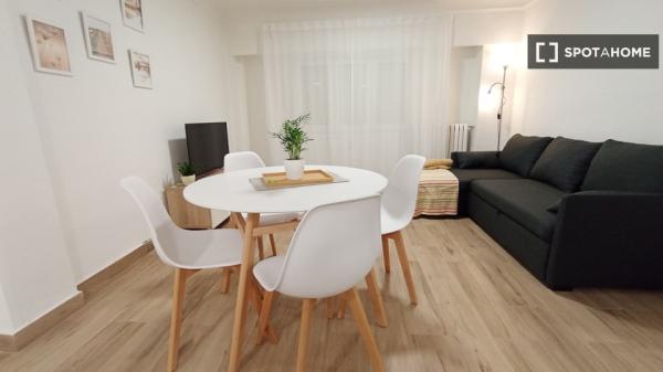 Piso entero de 4 habitaciones en Zaragoza