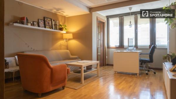 Habitación en piso compartido en madrid.