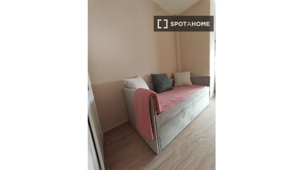 Apartamento de 2 habitaciones en alquiler en Sevilla, Sevilla