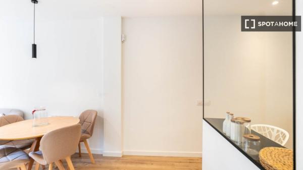 Hermoso apartamento con balcón exterior a pasos del metro Joanic