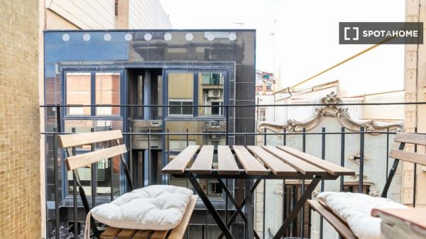 Hermoso apartamento con balcón exterior a pasos del metro Joanic