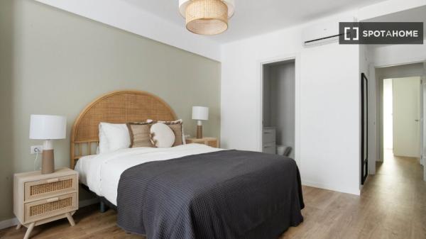 Apartamento de 3 dormitorios en alquiler en Lavapiés, Madrid