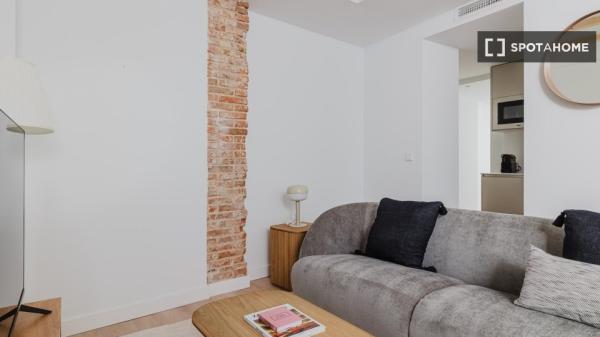 Apartamento de 2 dormitorios en alquiler en Chueca, Madrid