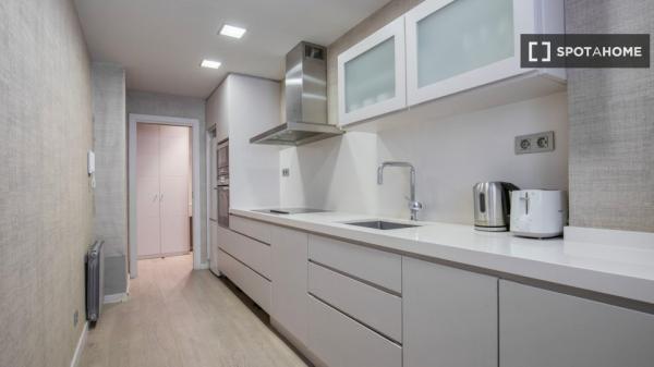 Apartamento de 3 habitaciones en alquiler en Les Corts, Londres