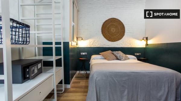 Apartamento entero de 3 habitaciones en Barcelona.