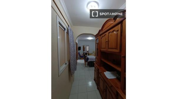 Apartamento entero de 3 dormitorios en Sevilla