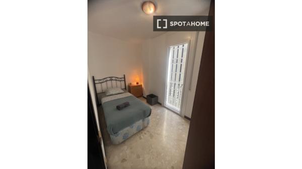 Se alquila habitación en apartamento de 3 dormitorios en Barcelona