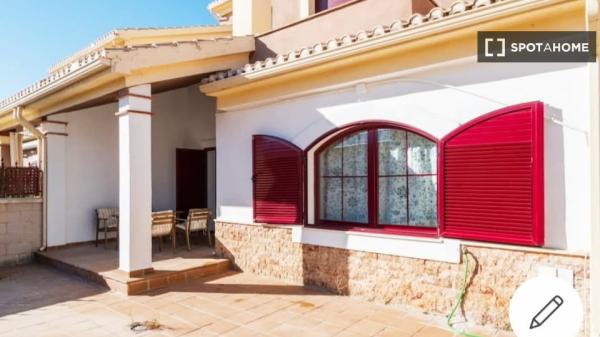 Casa de 4 habitaciones en alquiler en Gójar, Granada