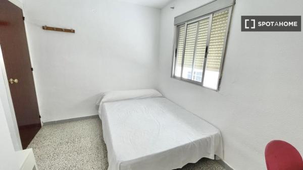 Room in shared apartment in Sevilla