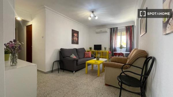 Room in shared apartment in Sevilla