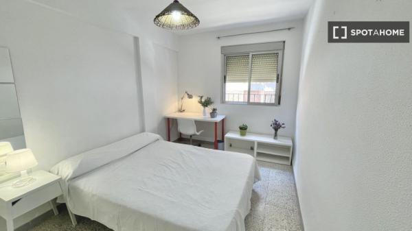 Habitación en piso compartido en Sevilla