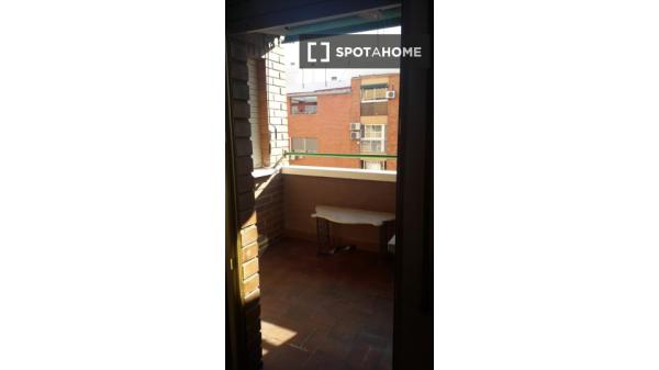 Amplia habitación en un apartamento de 4 dormitorios en La Saïdia, Valencia