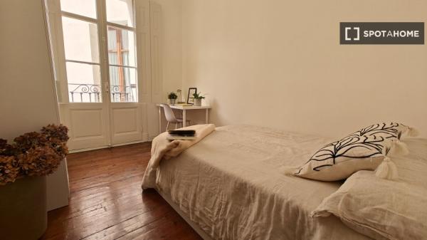 Chambre dans un appartement partagé à Bilbo