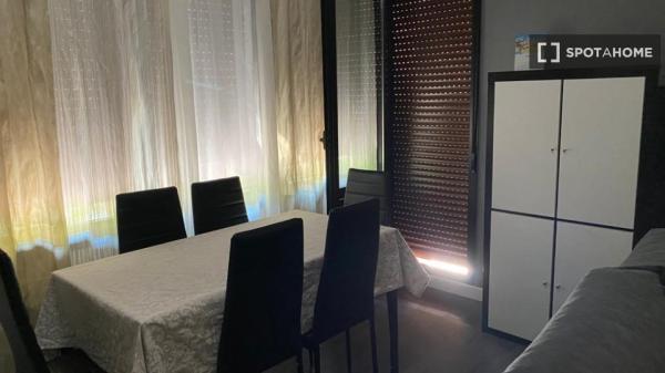 Alugo quarto em apartamento partilhado em Bilbao