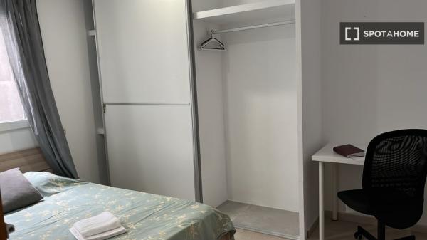 Quarto para alugar em apartamento de 4 quartos em Son Canals, Palma