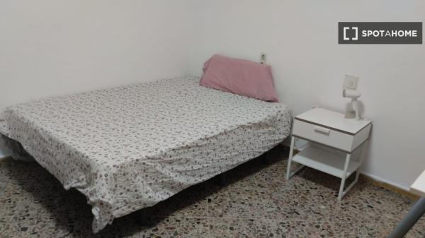 Quarto em apartamento compartilhado em Palma