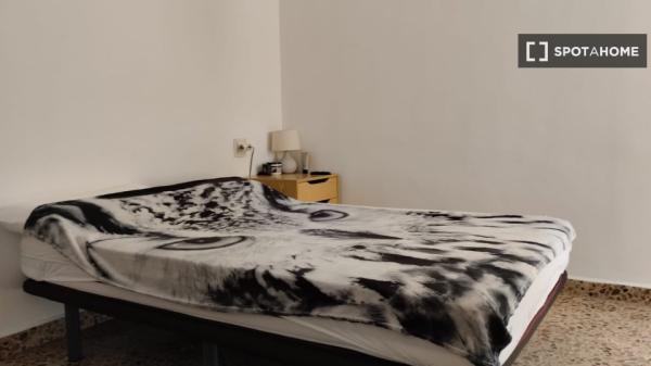 Quarto em apartamento compartilhado em Palma