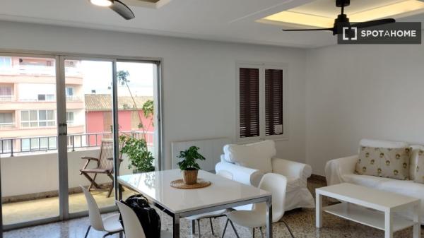 Quarto em apartamento compartilhado em Palma