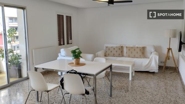 Quarto em apartamento compartilhado em Palma