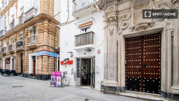 Piso en alquiler de 2 habitaciones en Santa María, Cádiz