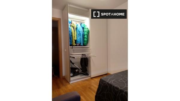 Room for rent in 2-bedroom apartment in Pamplona