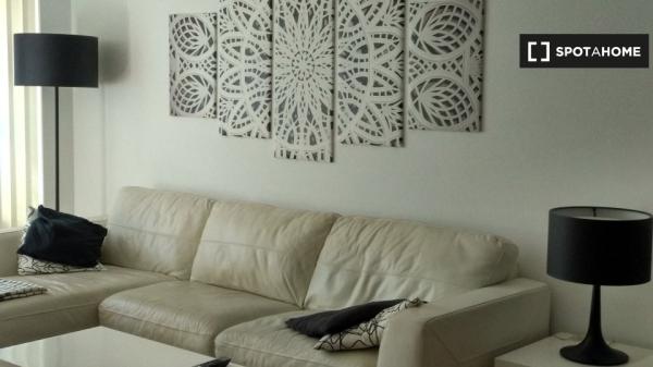 Room for rent in 2-bedroom apartment in Pamplona