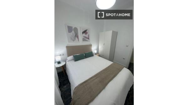 Apartamento de 3 dormitorios en alquiler en Macarena, Sevilla