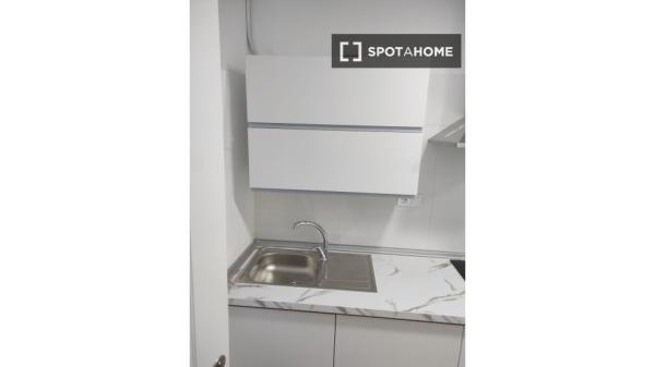 Apartamento de 1 dormitorio en alquiler en Elche, Alicante