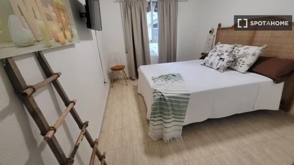 Apartamento de 2 dormitorios en alquiler en Cap De L'Horta, Alicante