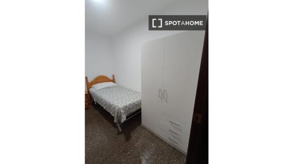 Room in shared apartment in Alicante (Alacant)