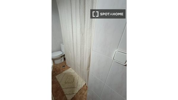 Quarto em apartamento compartilhado em Alicante (Alacant)