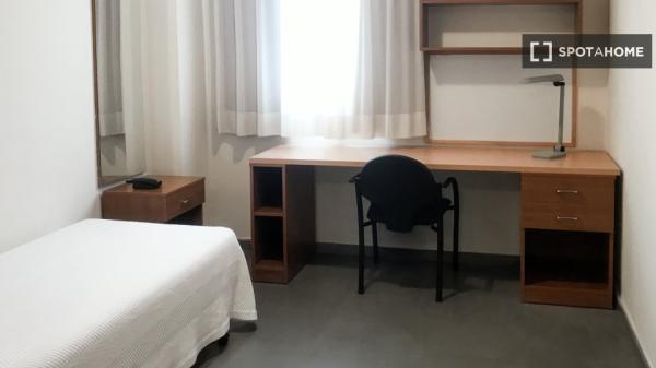 Chambre à louer dans une résidence à Montequinto, Séville